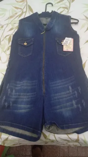Macaquinho jeans com Lycra 