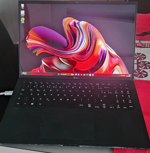 Notebook LG Gram Processador I7-11°G 1,1kg 16Pol-IPS-2K-16:10DCIP3 16gbRAM 256GB-SSD WiFi6