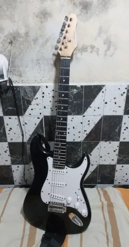 PEDALEIRA, GUITARRA E CAIXA