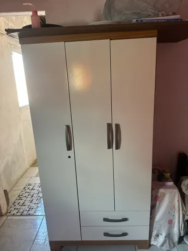 Vende-se Guarda-roupa de solteiro