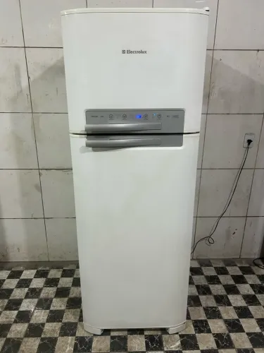 Geladeira Electrolux frost free.         Entrega gratuita 