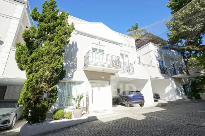 Casa para locação em cond. fechado no Alto da Boa Vista com 4 suítes, 3 vagas de garagem