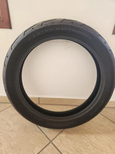 Pneu dianteiro harley davidson