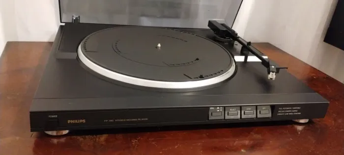 Toca disco PHILIPS FP 310 STEREO RECORD PLAYER