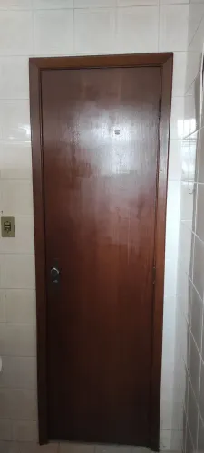 Vendo porta de madeira