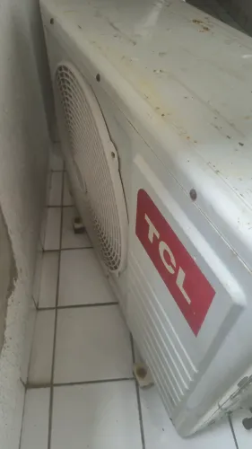 Ar condicionado TLC 24000 BTUs usado em bom estado