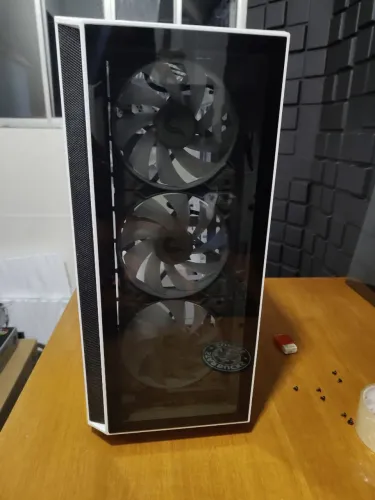Gabinete redragon+ 4 Fans RGB