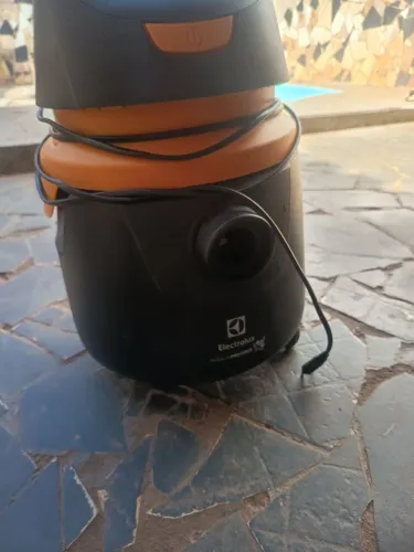 Aspirador de pó e água 
