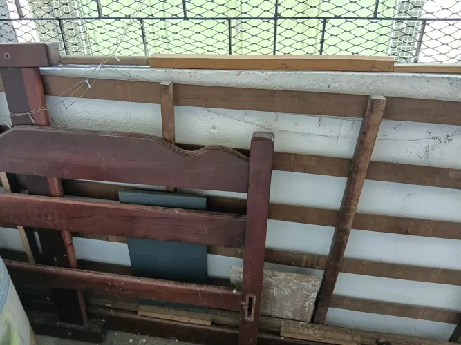 VENDO CAMA MADEIRA VALOR NEGOCIÁVEL