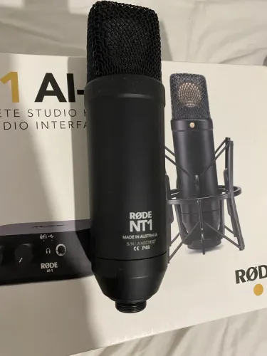 Rode NT1 (Signature Series) - Microfone Condensador