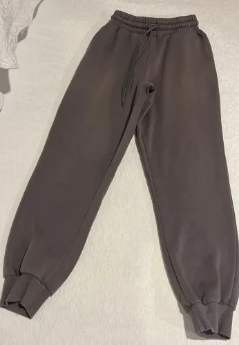 Calça de moletom cinza, tamanho P, da Renner, em ótimo estdo.