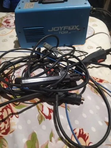 Vende-se maquina de solda multi processo mig e eletrodo com um rolo de arame de 1KG
