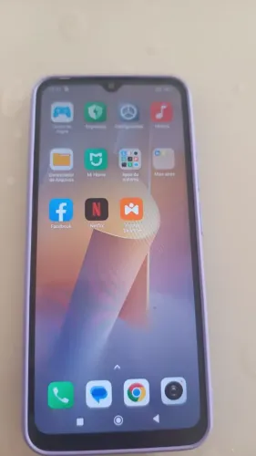 Celular bem conservado à venda