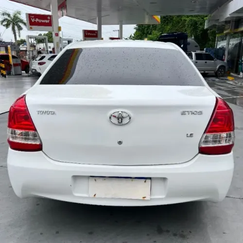Toyota Etios X Sedan 1.5 Flex 16V 4P Mec. 2014