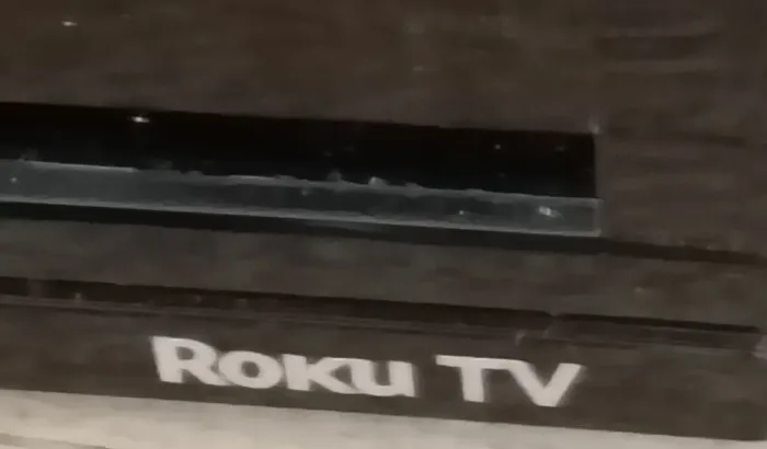 TV Philco ROKU 45 polegadas. Com peq.Defeito noNa tela só 450,0 0
