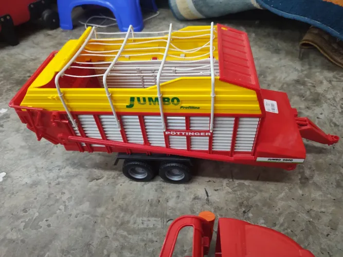 Miniatura Implemento agrícola Brueder 1:16 metade do preço 