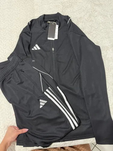 Conjunto adidas original.