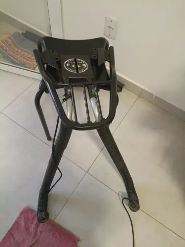 Bagageiro com suporte de prancha de surf da Twister.