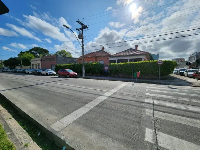 Ampla área comercial de esquina na Zona Norte da cidade.