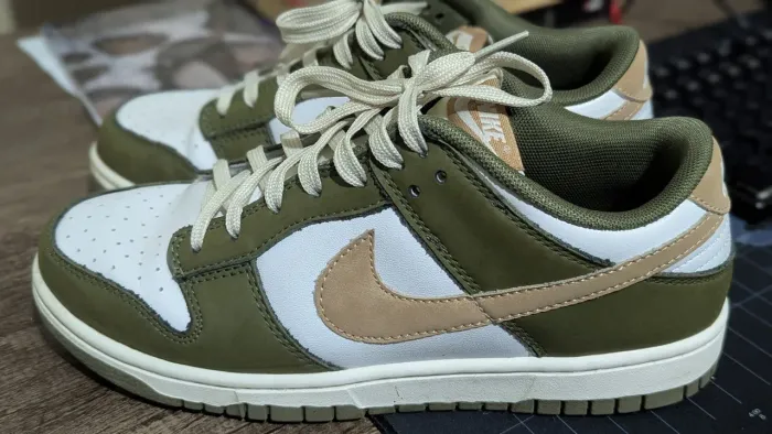 Tênis Nike Dunk Low Medium Olive 39.5 <br><br>Tênis Dunk Low "Medium Olive