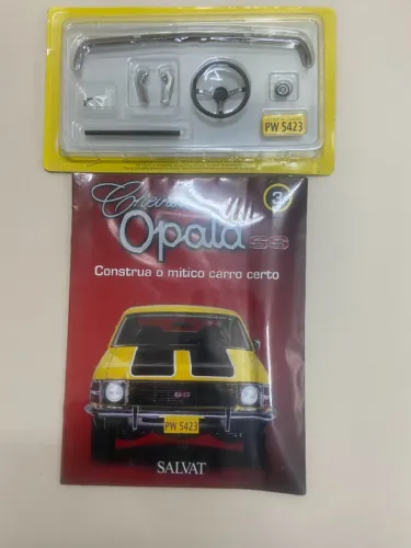 Peças da miniatura do Opala SS amarelo, escala 1.8, feito pela Editora Salvat