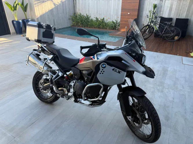 F900 Adventure Plus 2026 com Baú BMW