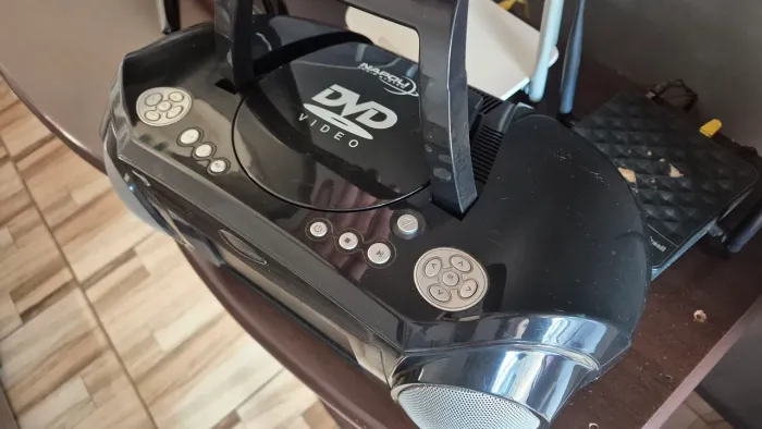 aparelho portátil: leitor de dvd, cd, tv, usb e rádio