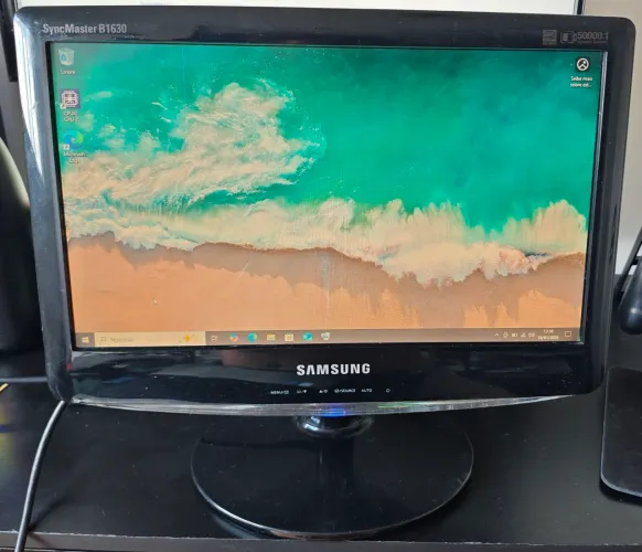 Monitor Samsung 15.6" Widescreen - Ideal p/ Segunda Tela, CFTV ou PDV