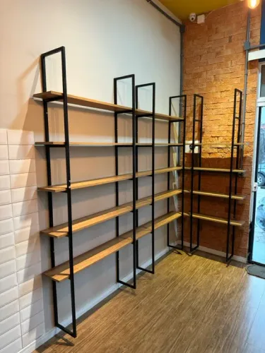 Prateleiras para loja. 