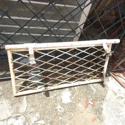 PORTÃOZINHO DE FERRO REFORÇADO 79x45