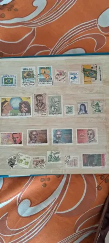 Álbum Antigo de Selos contendoi 204 unidaes