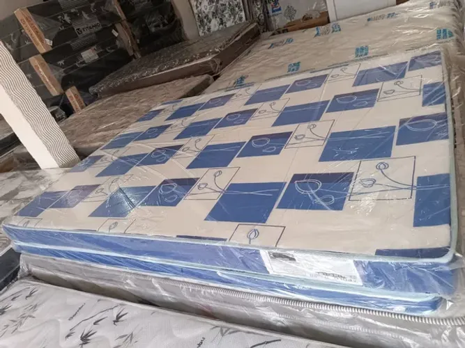 COLCHÃO DE CASAL NOVO ESPUMA SELADA