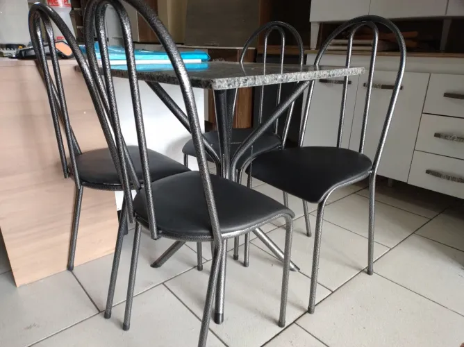 Mesa de Jantar em Granito com 4 Cadeiras novas