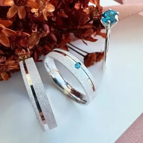 Conjunto de alianças diamantadas com anel solitário - Prata 950