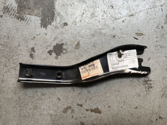 Suporte parachoque traseiro l.d Hilux 2006 a 2015