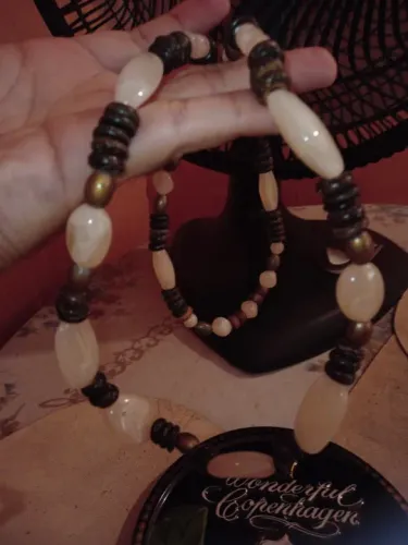 Antigo colar feminino