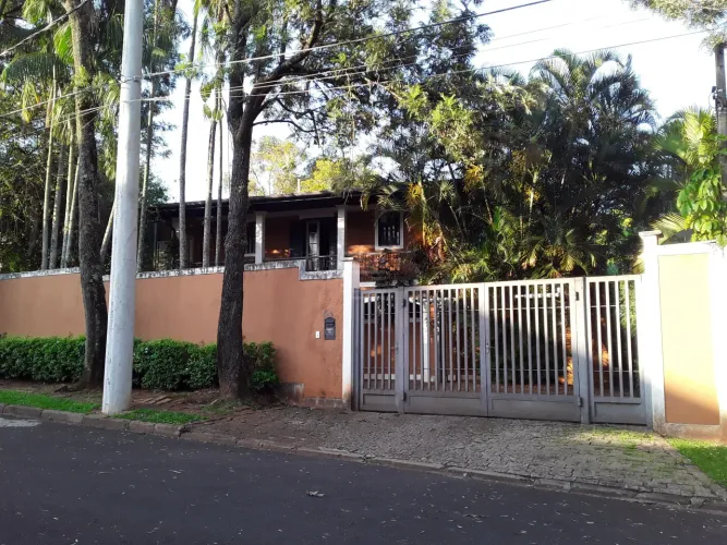 Casa à Venda Condomínio Alto das Palmeiras com 6 quartos, sendo 4 suítes