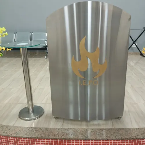 Púlpito em aço inox para igrejas e mesas para jarras para colocar água 