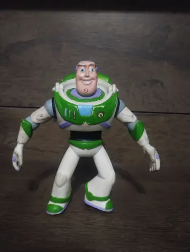 Boneco Buzz 