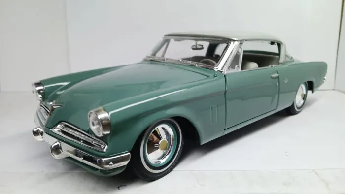 Miniatura Studebaker Starliner 1953 1/18