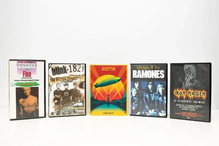 DVDs e VHS musicais de rock usados em ótimo estado