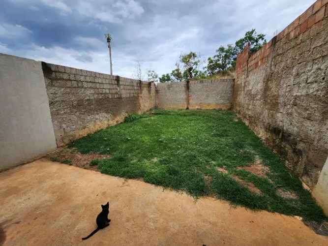 Alugo casa 2 Qt jardim ingá 