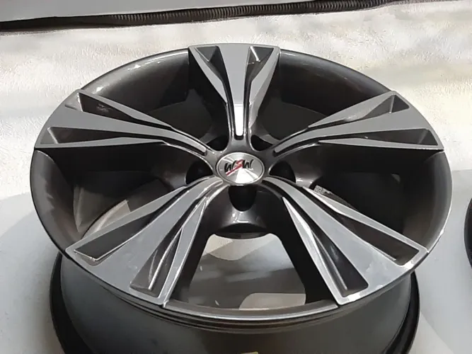 Roda de liga leve aro 17 Wsw Estrela diamantada com grafite 5x100 novas