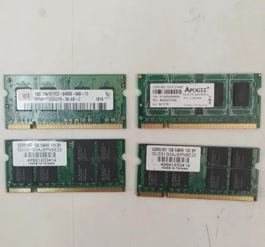 Lote com 4 Memórias DDR2 1GB SO-DIMM - Diversas Marcas
