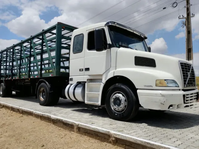 Volvo NH 12380 4x2 