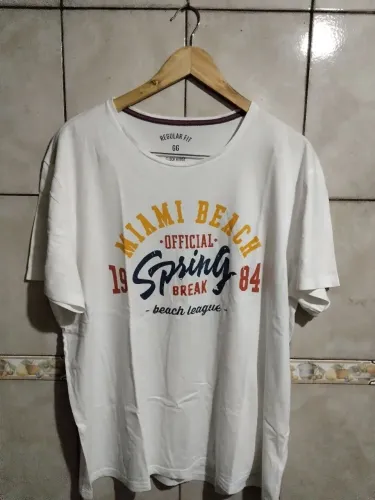 Camiseta masculina clock house