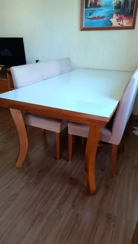 Mesa e cadeiras 