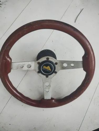 Volante MOMO