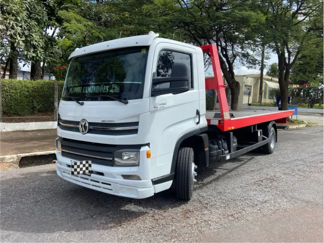 Vw 11180 Prime Delivery 2022 na Prancha de 6,20 com Asa delta 