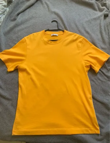 Camiseta Zara Amarela - Tamanho M